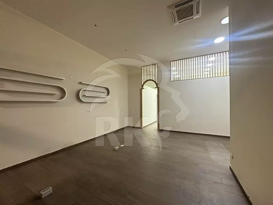 Immagine 4 di Locale commerciale in affitto  in Via Riva di Reno 56 a Bologna