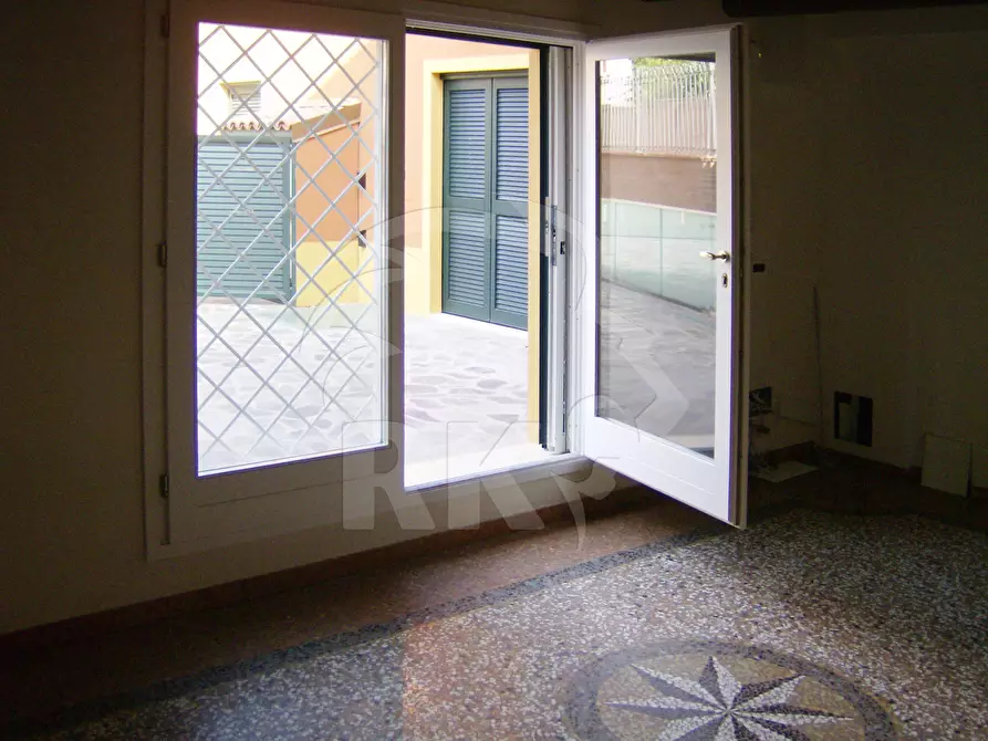 Immagine 12 di Villa in vendita  in Via Dotti 16 a Bologna