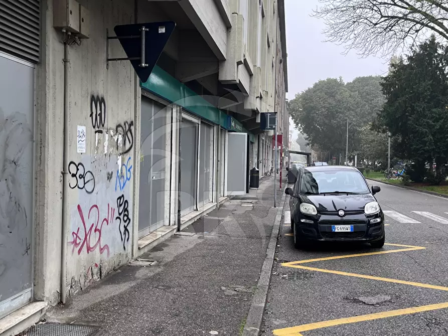 Immagine 8 di Locale commerciale in vendita  in VIA del PAVONE 73 a Ferrara