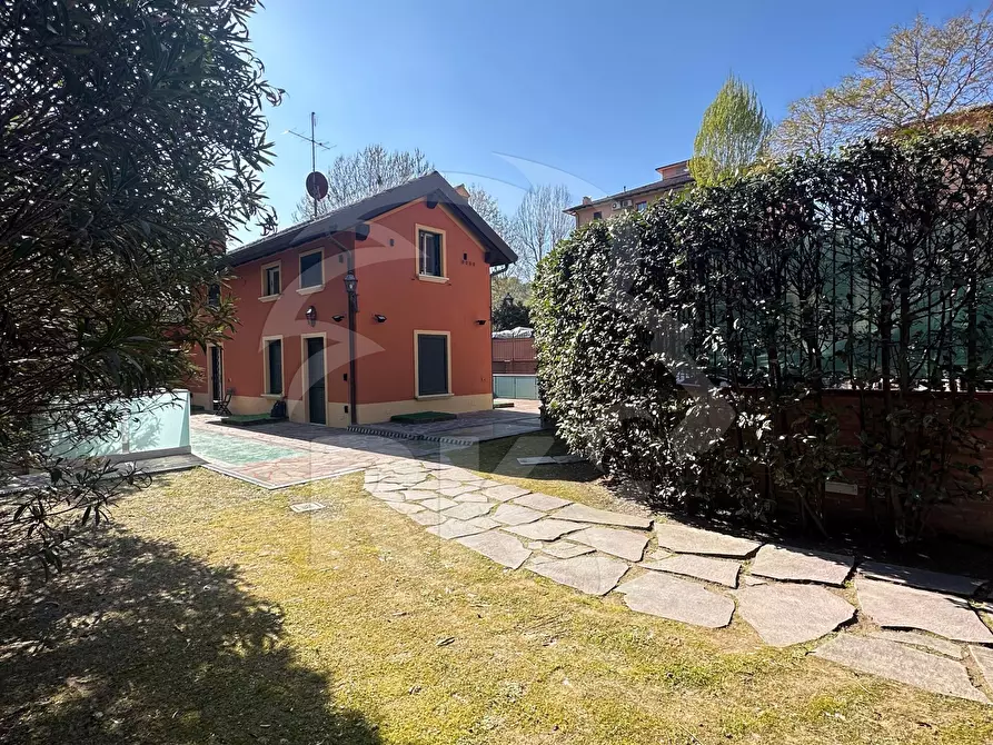 Immagine 2 di Villa in vendita  in Via Dotti 16 a Bologna