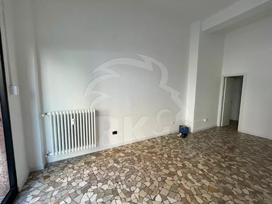 Immagine 41 di Locale commerciale in affitto  in via Milazzo a Bologna