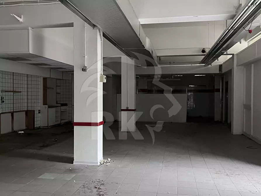 Immagine 4 di Locale commerciale in vendita  in VIA del PAVONE 73 a Ferrara