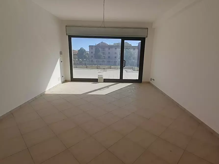 Immagine 5 di Locale commerciale in vendita  in Via UmbertoPiazza Borsellino 400 a Canicattini Bagni