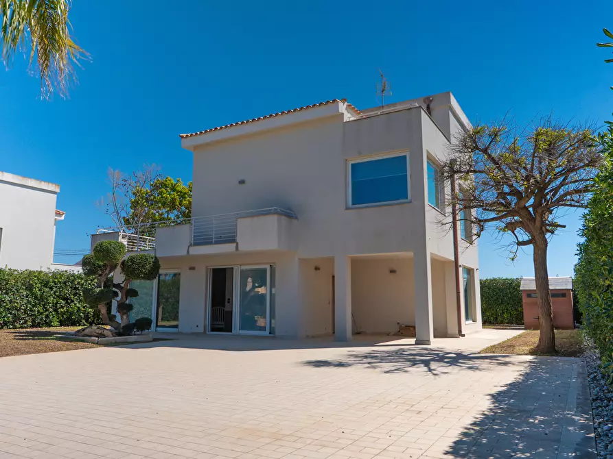 Immagine 42 di Villa in vendita  in Via dell'Airone 3 a Siracusa