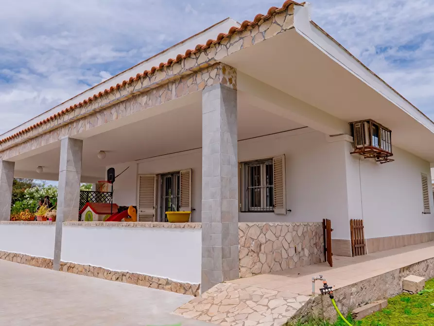 Immagine 2 di Villa in vendita  in Via Mar Mediterraneo a Siracusa