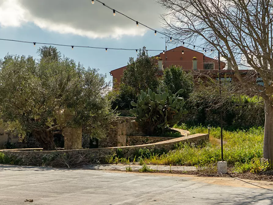 Immagine 40 di Villa in vendita  in Via Priamo 10 a Siracusa