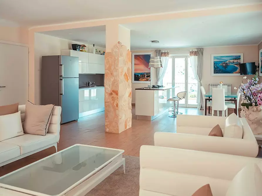 Immagine 21 di Villa in vendita  in Contrada Mastrissa 1000 a Taormina