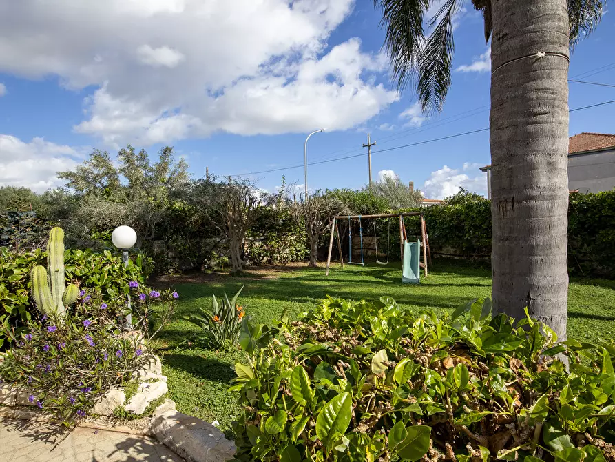 Immagine 3 di Villa in vendita  in VIA FILICUDI 34 a Siracusa