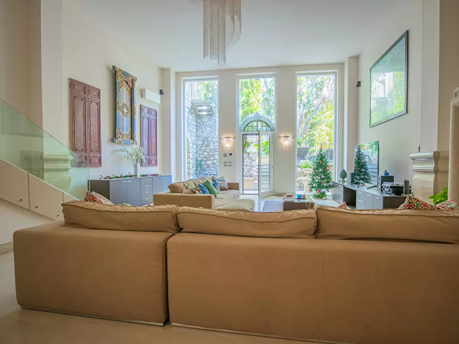 Immagine 125 di Villa in vendita  in Salita Giafari 25 a Taormina