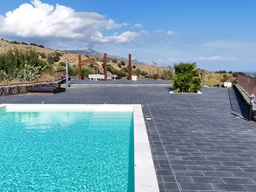 Immagine 4 di Villa in vendita  in Via Vincenzo Bellini 163 a Piedimonte Etneo