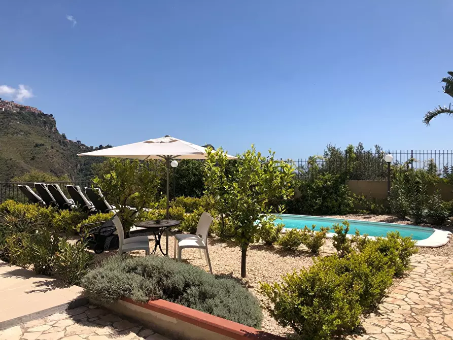 Immagine 62 di Villa in vendita  in Via Roma 21 a Taormina