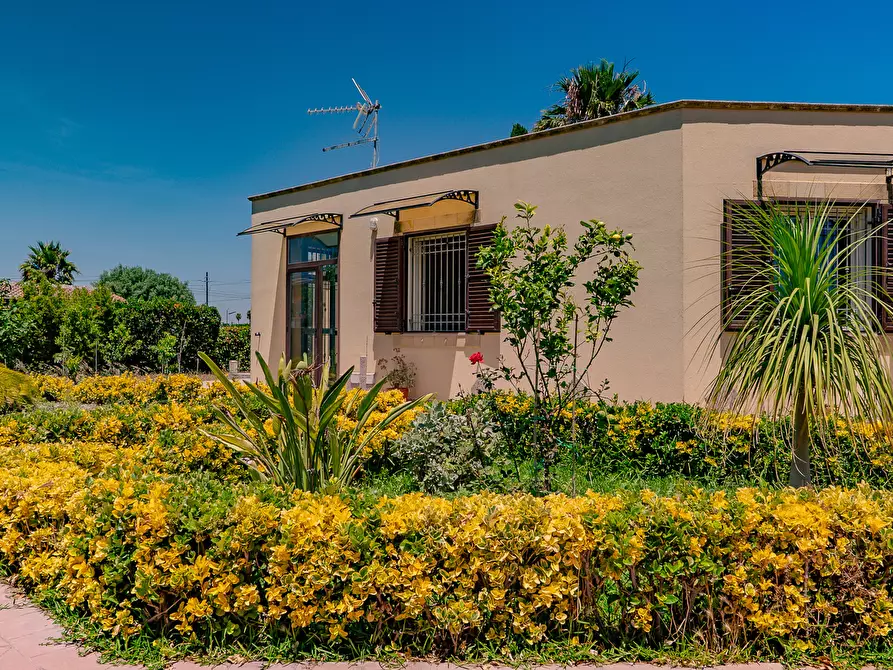 Immagine 2 di Villa in vendita  in Via Olindo Marinelli 66 a Siracusa