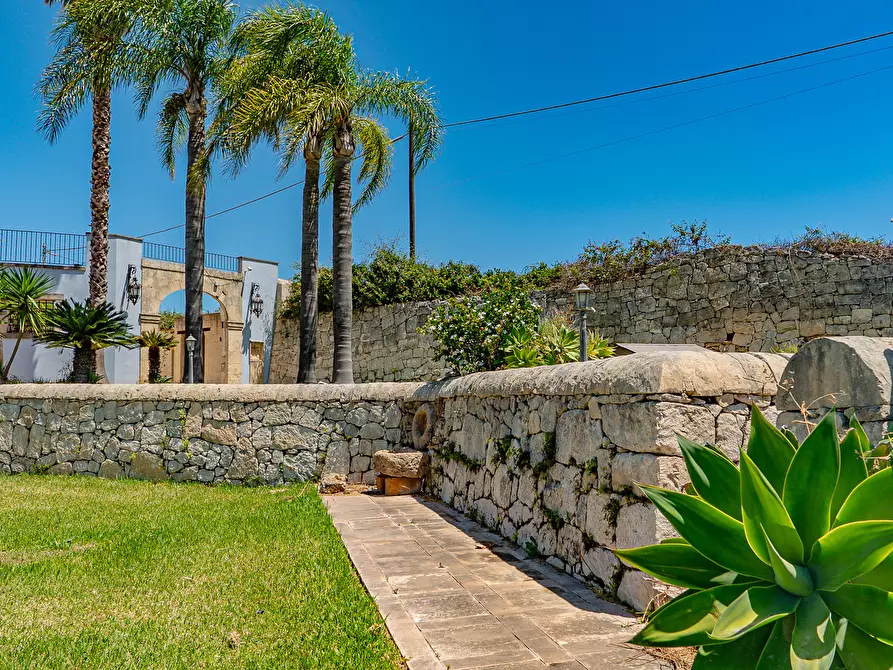 Immagine 45 di Villa in vendita  in Via Agamennone 2 a Siracusa