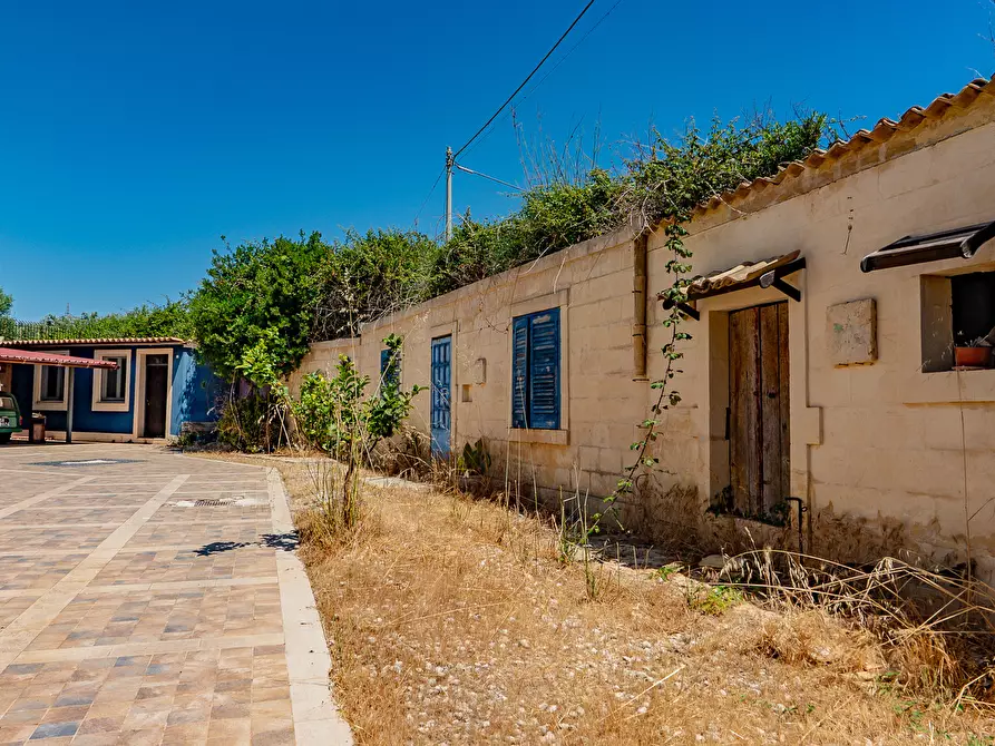 Immagine 22 di Villa in vendita  in Via Agamennone 2 a Siracusa