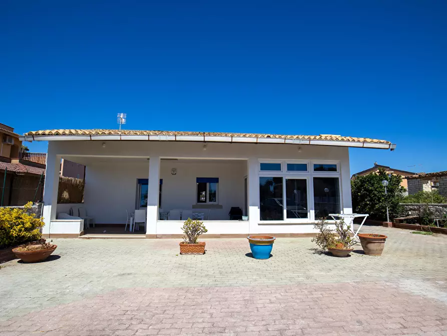 Immagine 3 di Villa in vendita  in Via Costa del Sole 37 a Siracusa