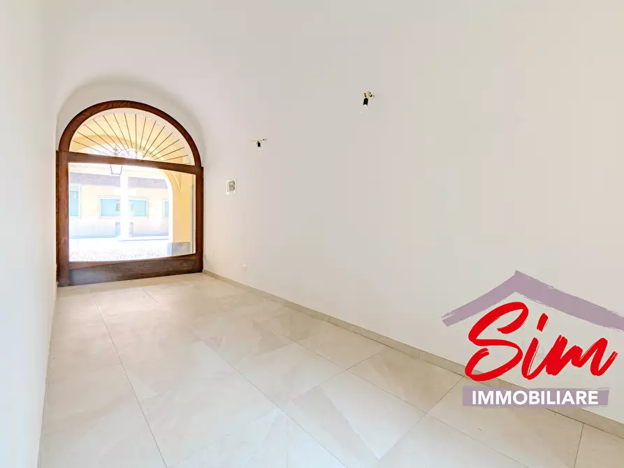 Immagine 7 di Locale commerciale in affitto  in Corso Cavour snc a Trino Vercellese