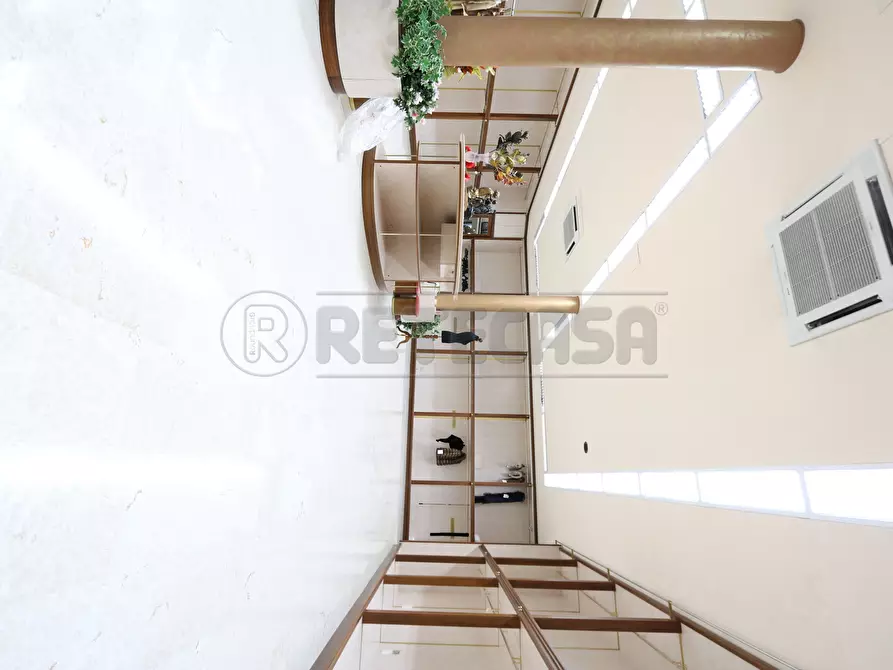 Immagine 12 di Locale commerciale in affitto  a Torri Di Quartesolo