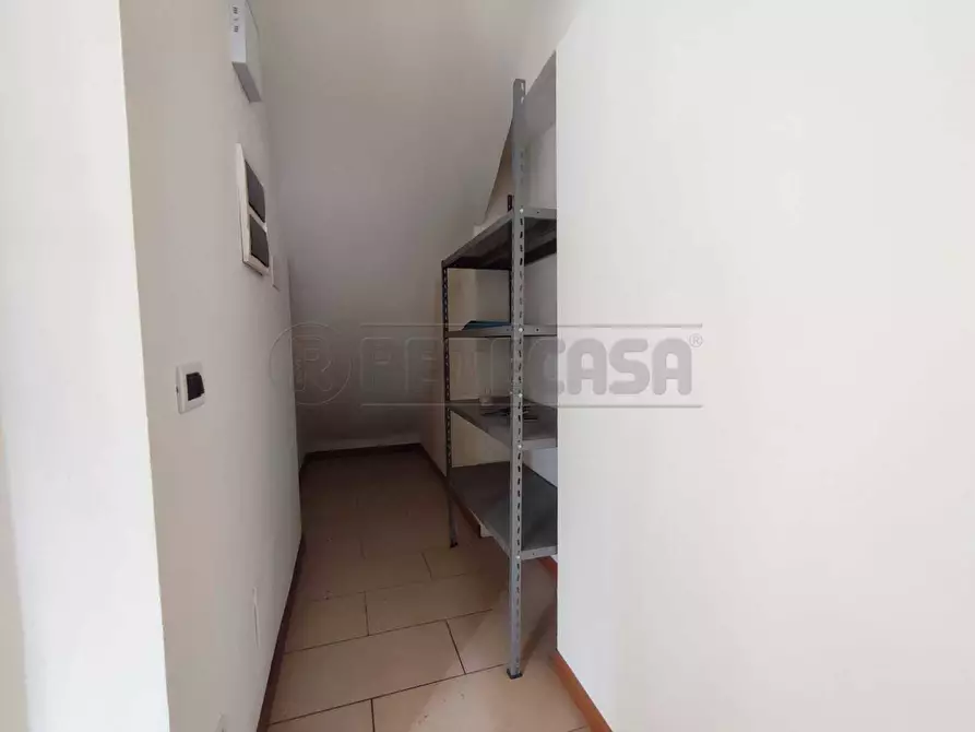 Immagine 9 di Locale commerciale in affitto  a Montebello Vicentino