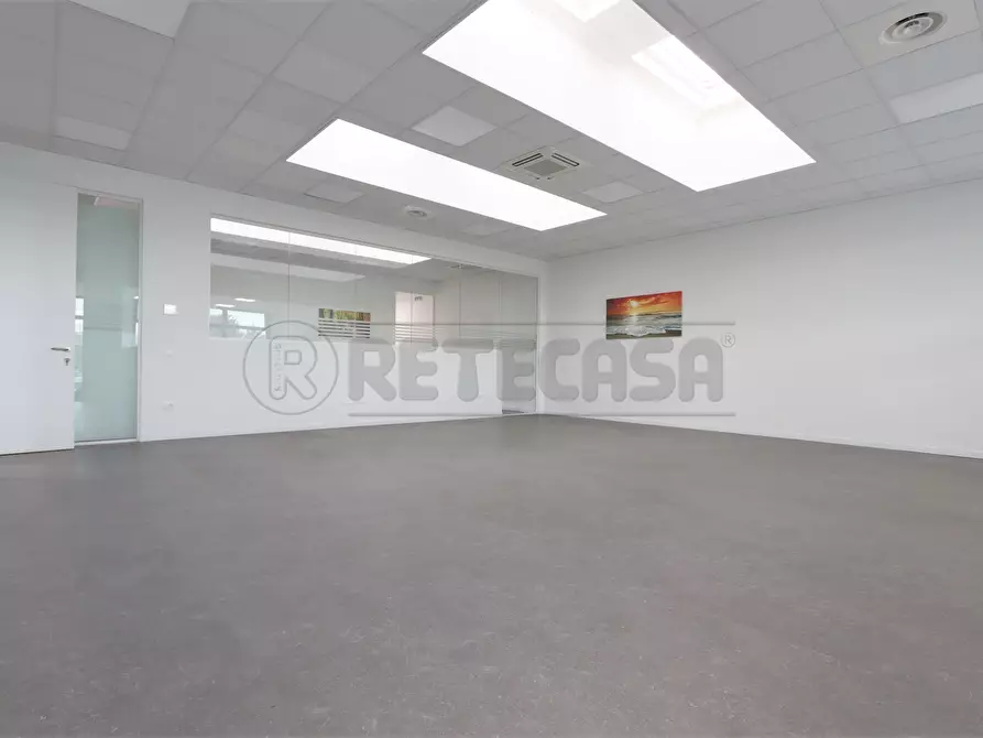 Immagine 4 di Ufficio in affitto  in Via Boschi a Torri Di Quartesolo