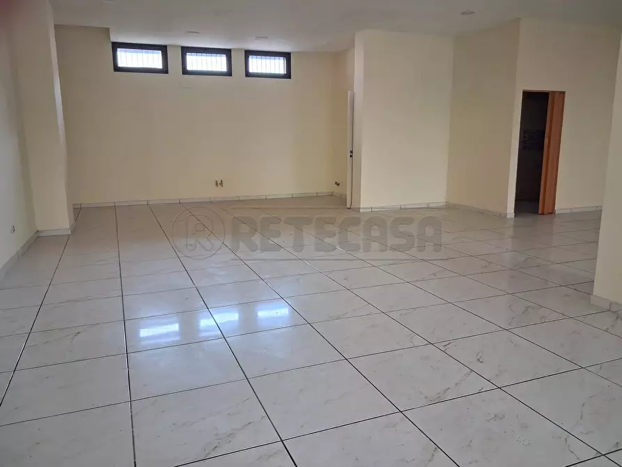 Immagine 2 di Locale commerciale in affitto  in Via Guglielmo Marconi a Marcianise