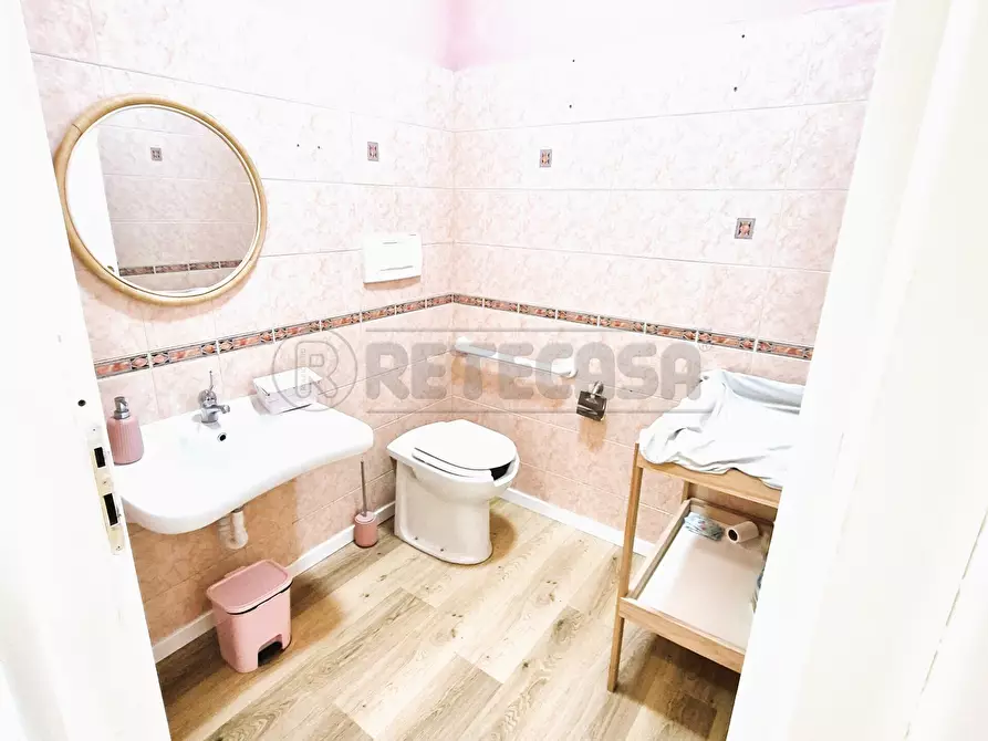 Immagine 3 di Locale commerciale in vendita  in Via Tirino 179 a Pescara