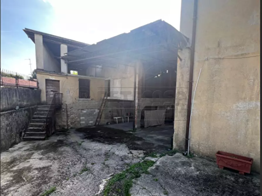 Immagine 6 di Rustico / casale in vendita  in Via Indipendenza a Puegnago Sul Garda
