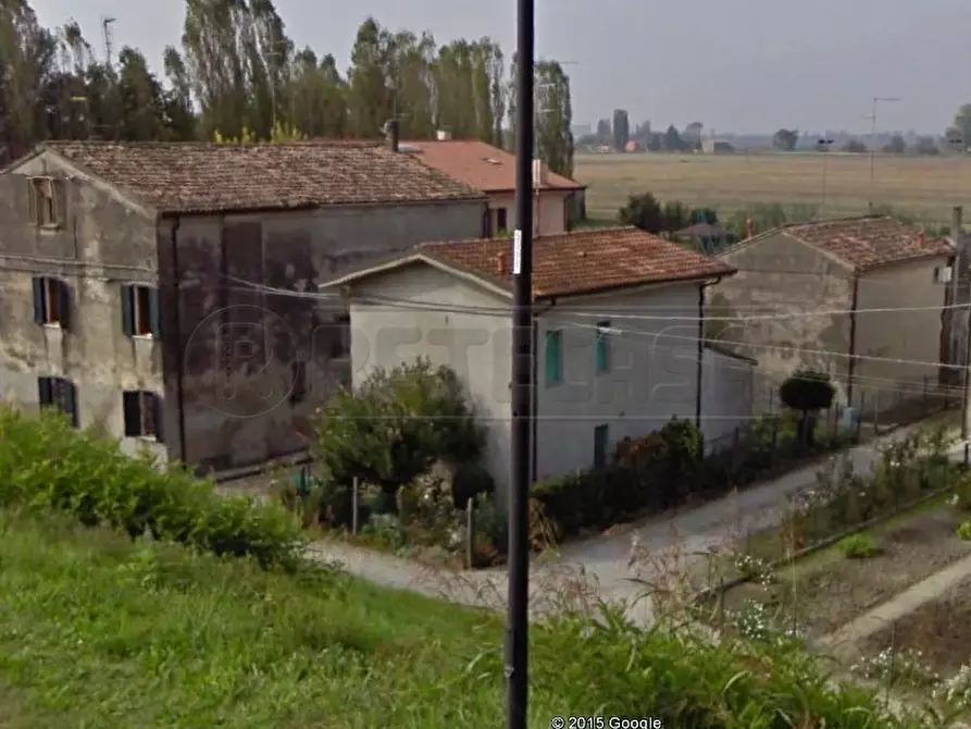 Immagine 2 di Villa in vendita  a Bondeno