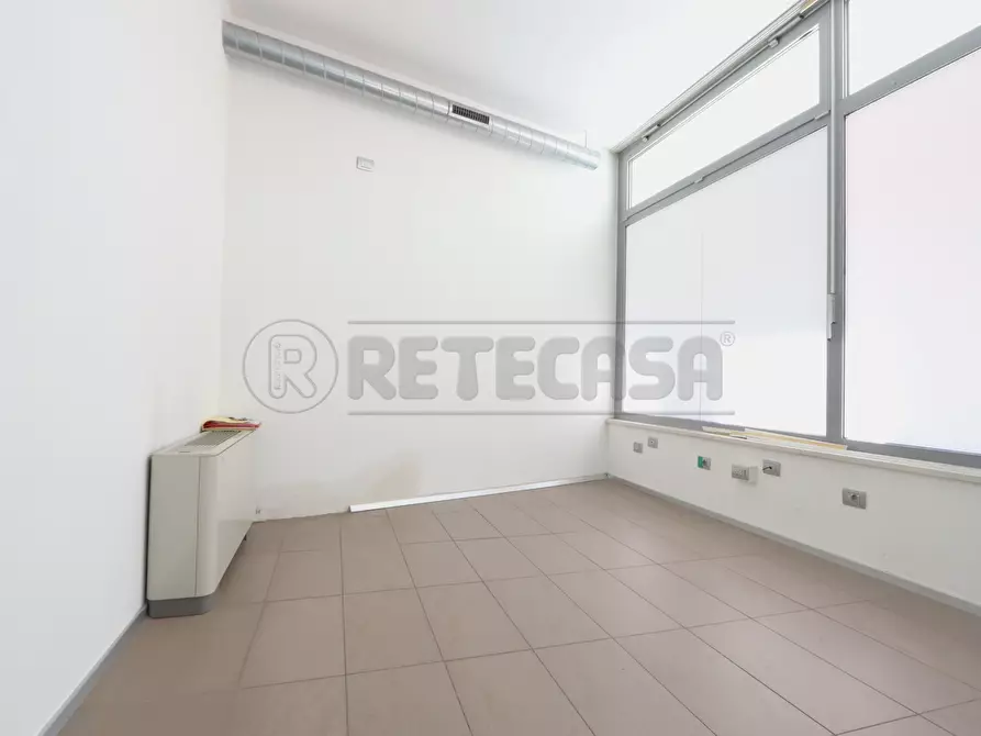 Immagine 10 di Locale commerciale in affitto  in Via G marconi 5 a Altavilla Vicentina