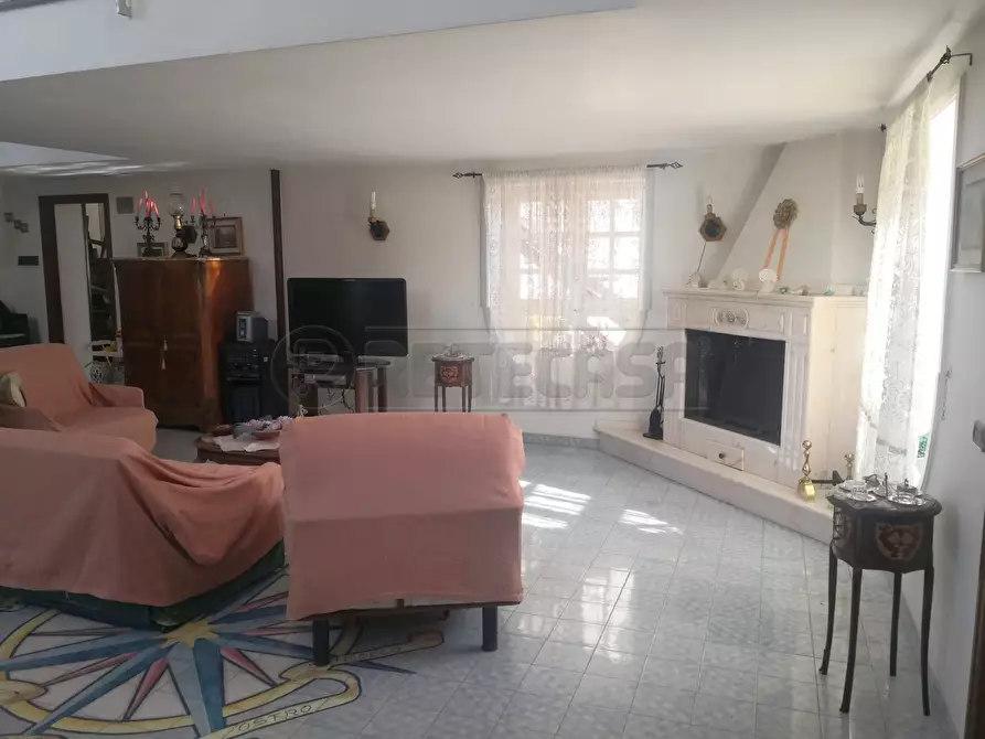 Immagine 13 di Villa in vendita  in Viale Cimabue 33 a Castel Volturno