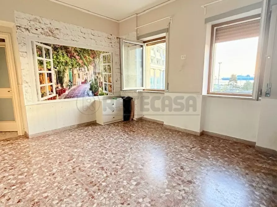 Immagine 7 di Trilocale in vendita  in Via Sandro Pertini 1 a Salerno