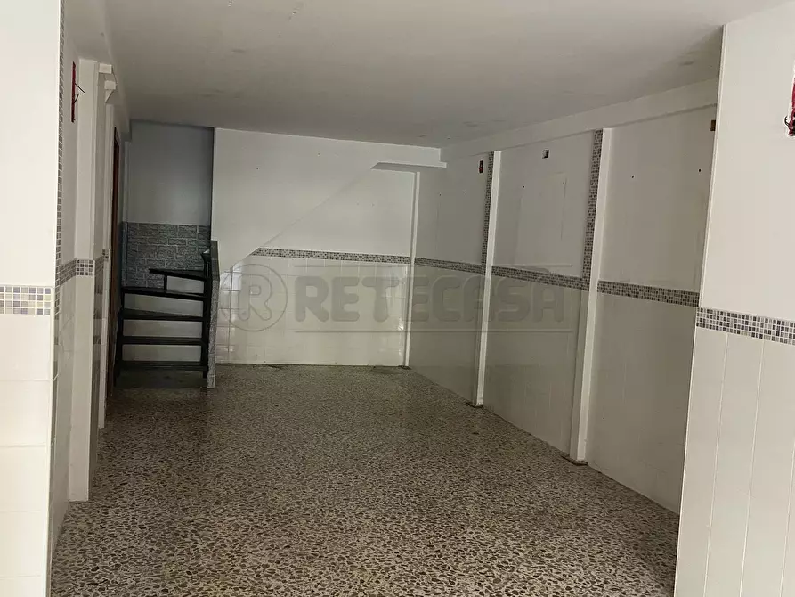 Immagine 6 di Locale commerciale in affitto  in Via Posidonia 96/C a Salerno