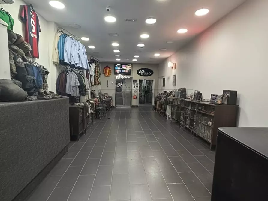 Immagine 2 di Locale commerciale in affitto  a Mercato San Severino