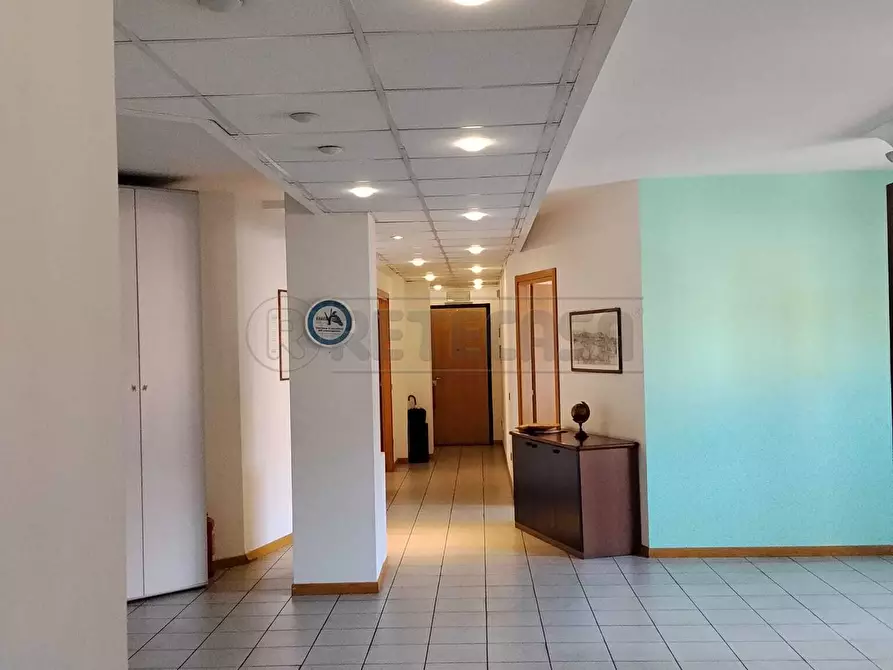 Immagine 5 di Ufficio in vendita  a Bergamo