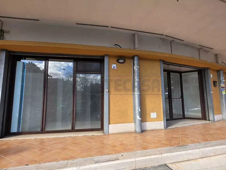 Immagine 10 di Locale commerciale in affitto  a Mercato San Severino