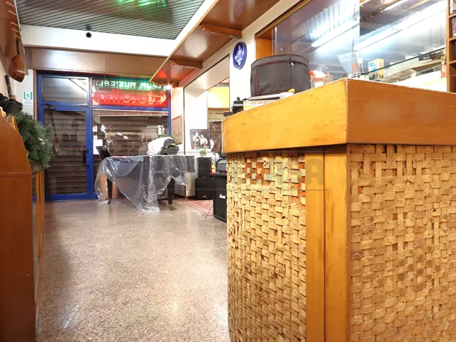 Immagine 17 di Locale commerciale in vendita  in Contrà S.S.Apostoli 35 a Vicenza