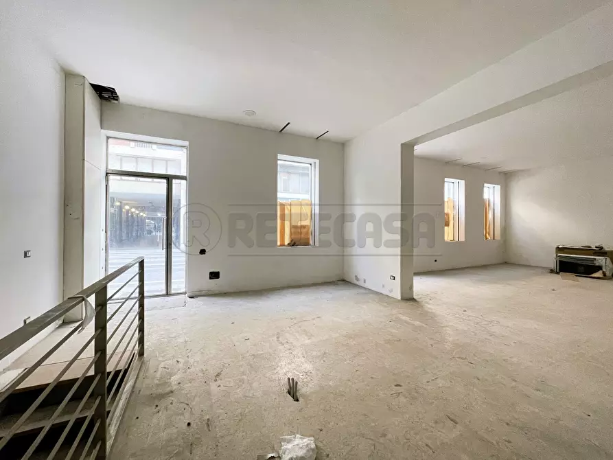 Immagine 6 di Locale commerciale in vendita  in Riviera dei Ponti Romani 13 a Padova