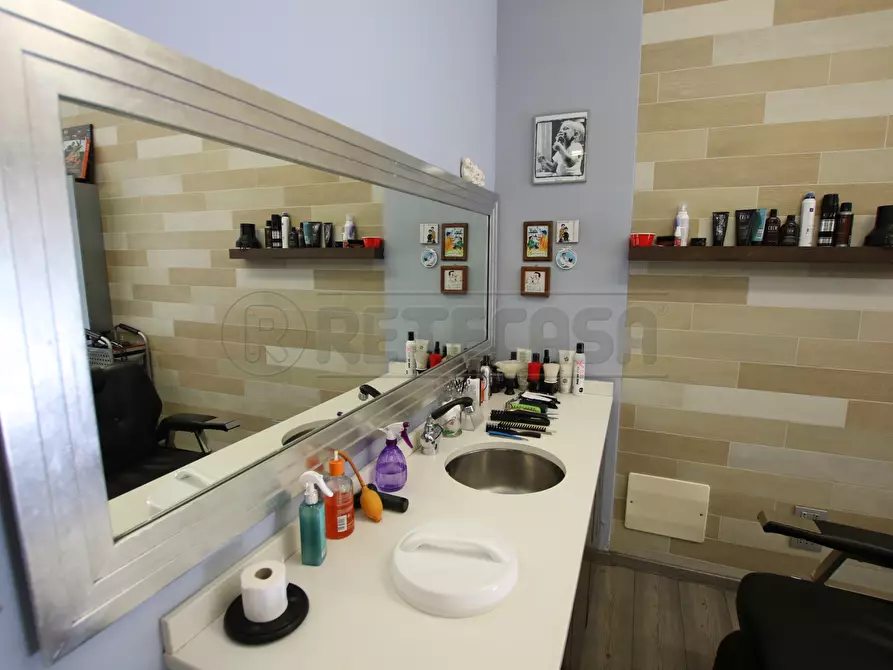 Immagine 19 di Locale commerciale in vendita  a Arcugnano