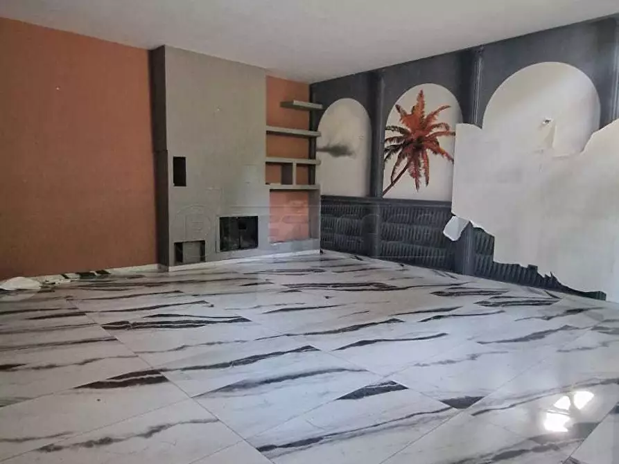 Immagine 2 di Locale commerciale in affitto  a Mercato San Severino