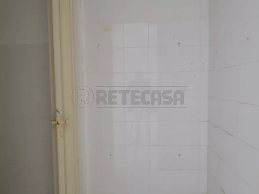 Immagine 5 di Locale commerciale in vendita  in Via Ettore Lombardo Pellegrino 44 a Messina