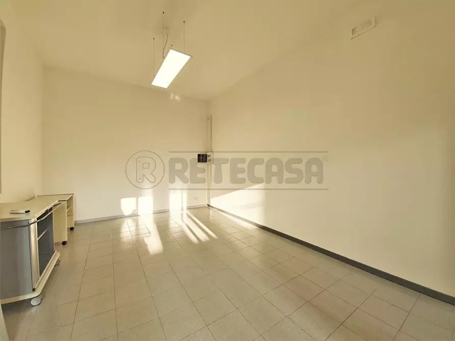 Immagine 12 di Ufficio in affitto  a Torri Di Quartesolo