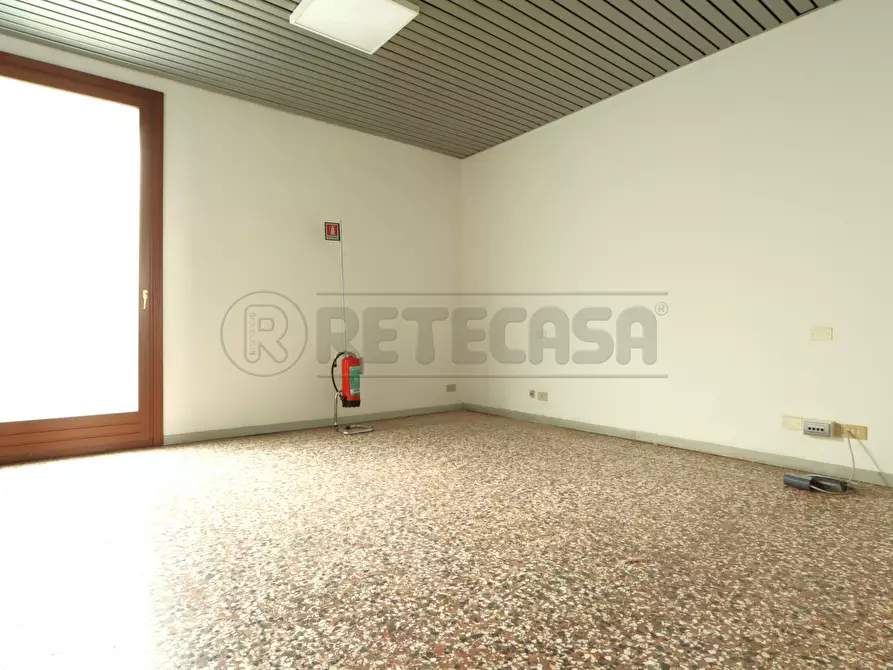 Immagine 16 di Ufficio in affitto  in Corso SS. Felice e Fortunato 3 a Vicenza