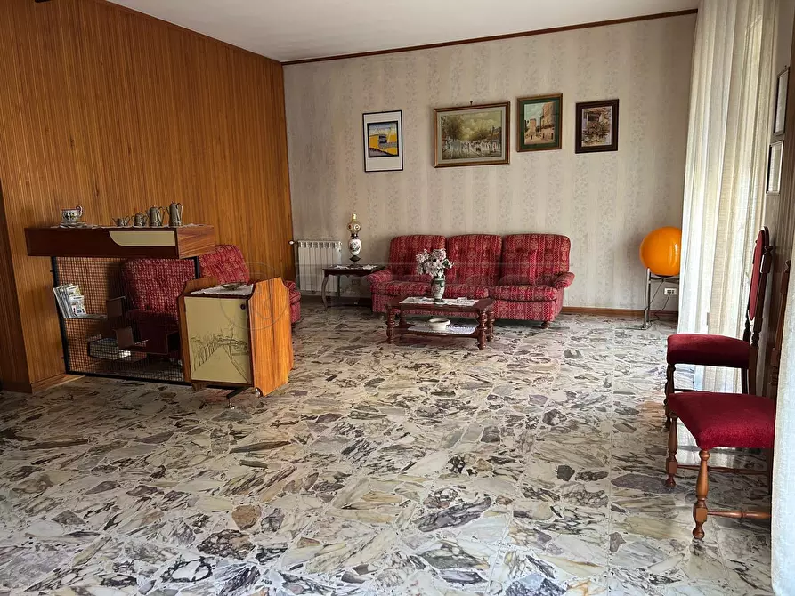 Immagine 12 di Pentalocale in vendita  in via ruggero settimo 14 a Caltanissetta