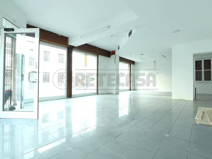 Immagine 4 di Locale commerciale in affitto  in Via Roma 90 a Longare