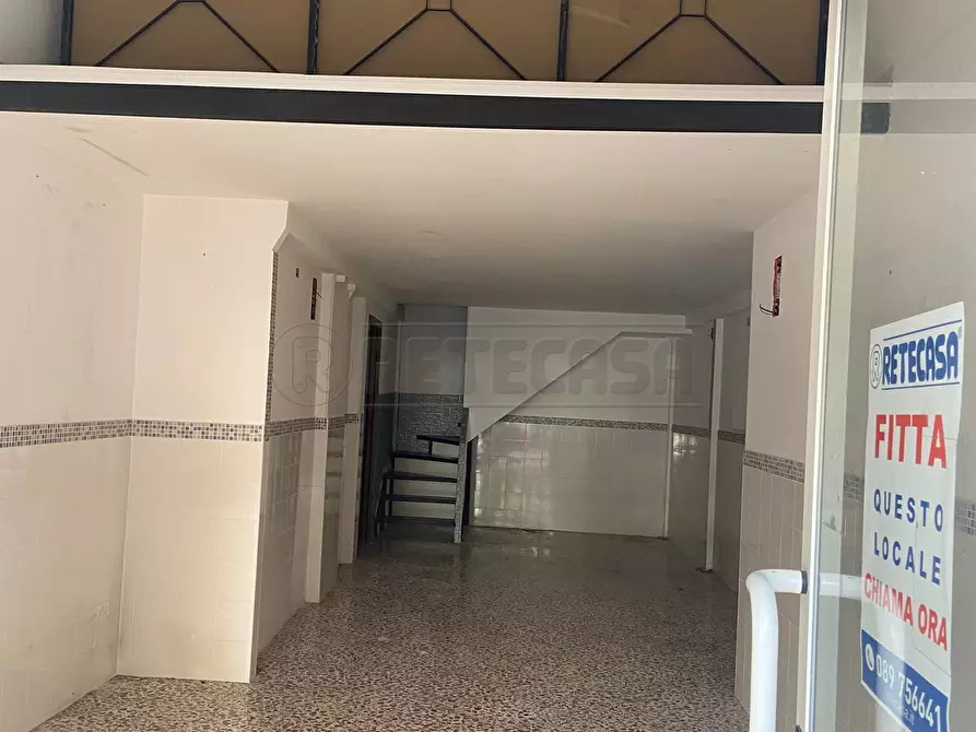 Immagine 4 di Locale commerciale in affitto  in Via Posidonia 96/C a Salerno