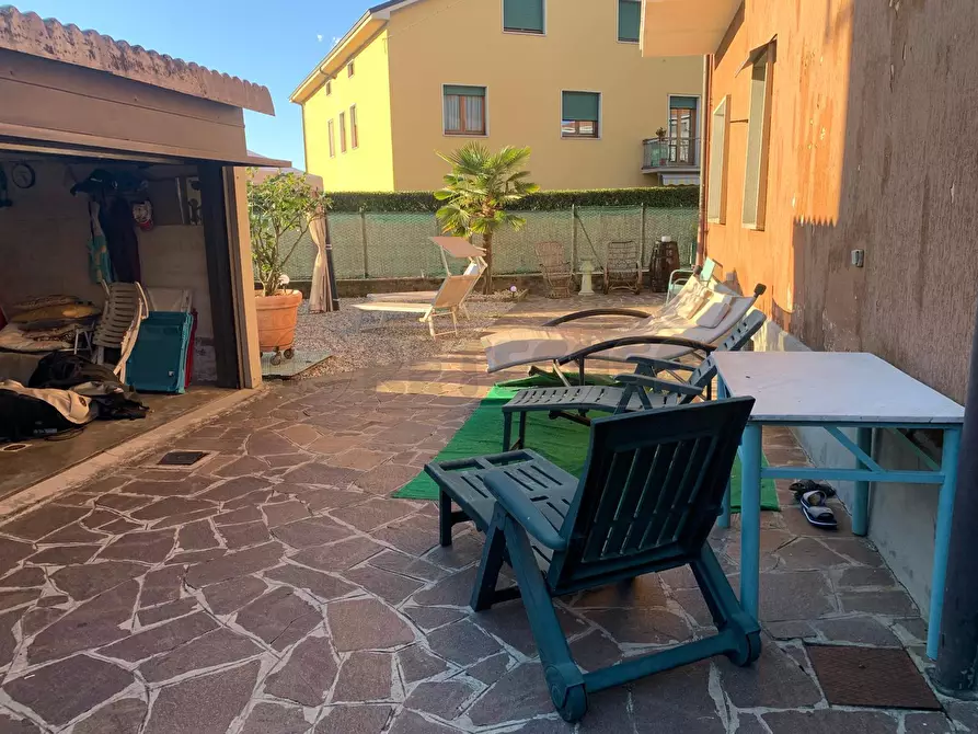 Immagine 3 di Villa in vendita  a Curno