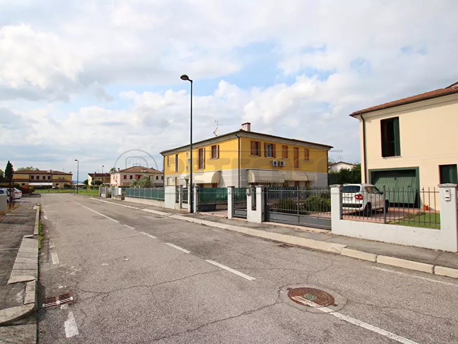 Immagine 24 di Appartamento in affitto  a Agugliaro