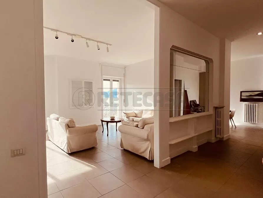 Immagine 10 di Quadrilocale in affitto  in Lungomare Cristoforo Colombo 39 a Salerno