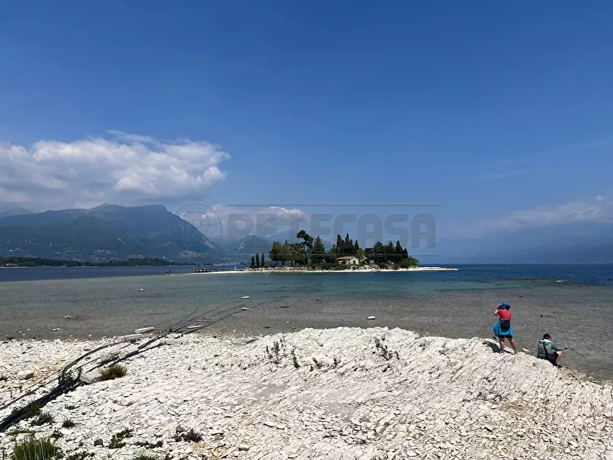 Immagine 38 di Bilocale in vendita  in Via del Torchio 21F a Manerba Del Garda