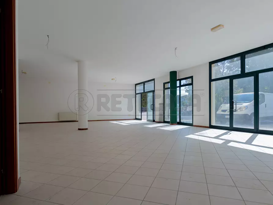 Immagine 3 di Locale commerciale in vendita  in Via Acque 6 a Bolzano Vicentino