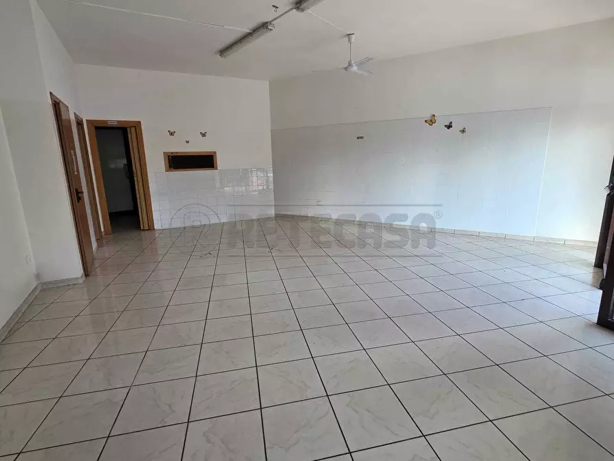 Immagine 2 di Locale commerciale in affitto  a Mercato San Severino